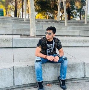 Meet your Posher, Hanif